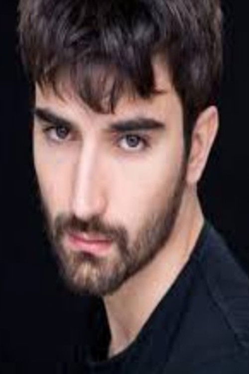 Xoel Yáñez as César