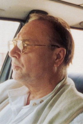 Alfred Mrva as Der Mann für die Sicherheit