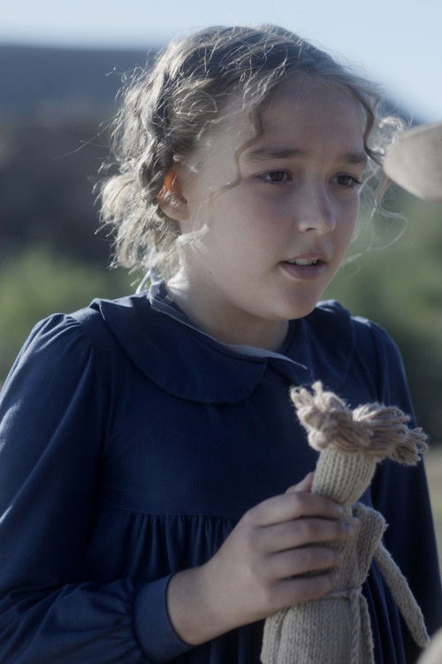 Leah Lindeque as Karolina