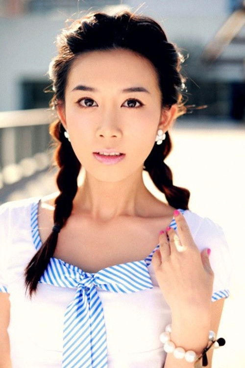 袁乙心 as Teacher Yuan