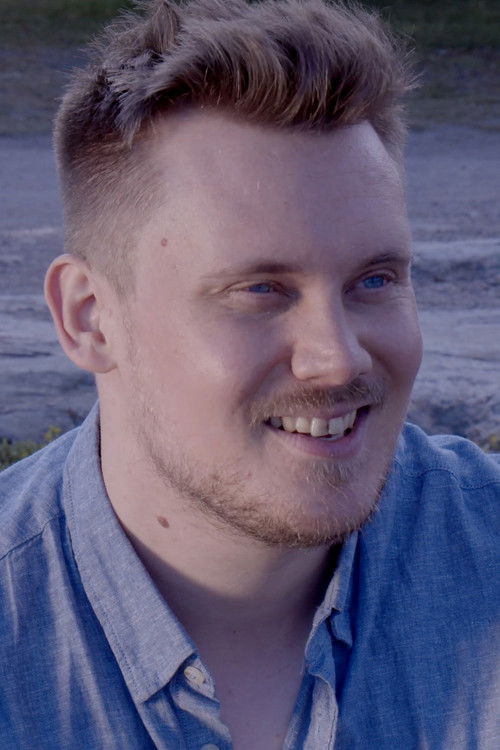 Aksel Spencer as Leo