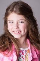 Lorena Queiroz as Nina