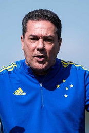Vanderlei Luxemburgo as Self