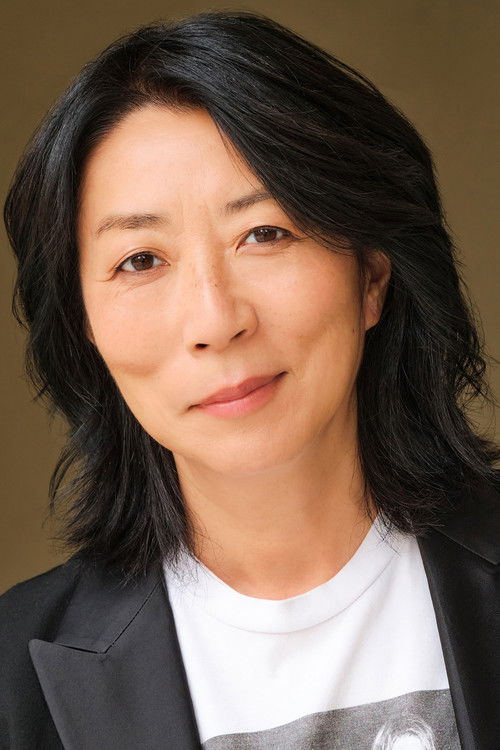 Ho-Jung as Min / Guy's wife