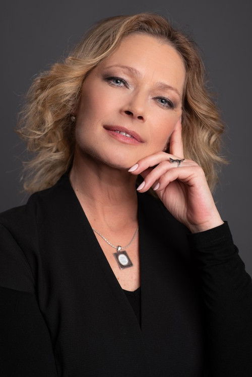 Eszter Timkó as Löbl Mária