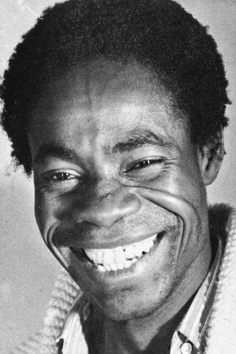 Peter Adabire as Receptionist ostello (uncredited)