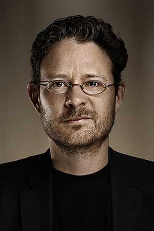 Timmo Niesner as Lester MacCormick