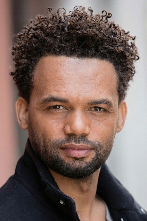 Carlitos Dosouto as Mac Randolph