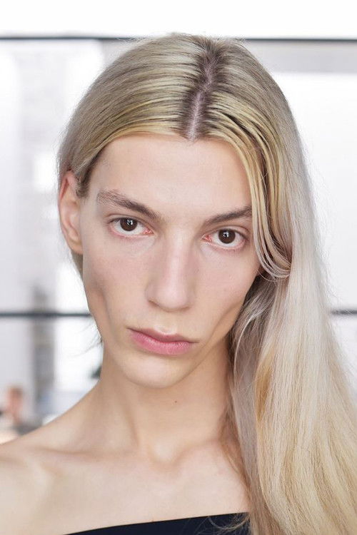 Oskar Grzelak as Eva