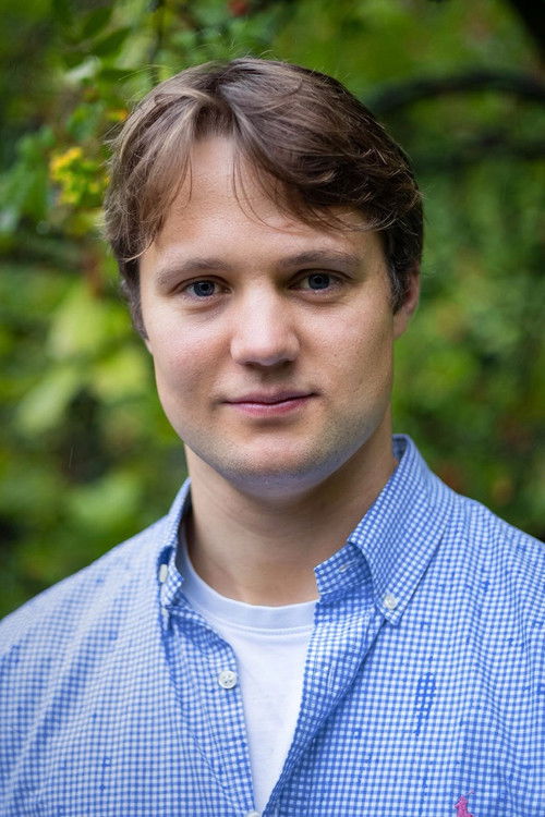 Tevje Espeland as Sebastian