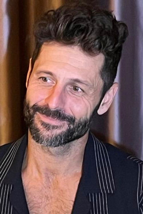 Jorge González as Instrumento de percusión