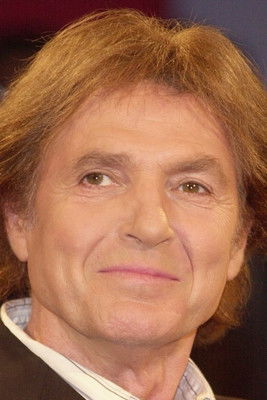 Chris Roberts as André