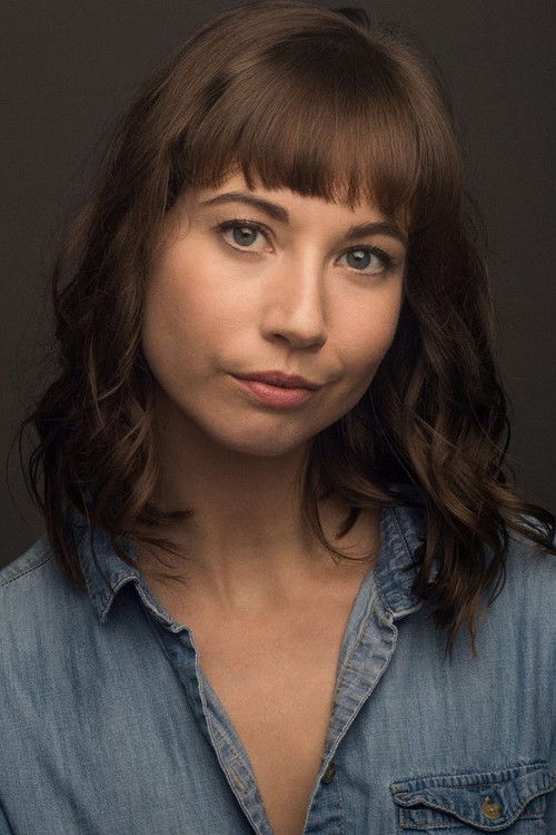 Anastasia Olowin as Suzanne