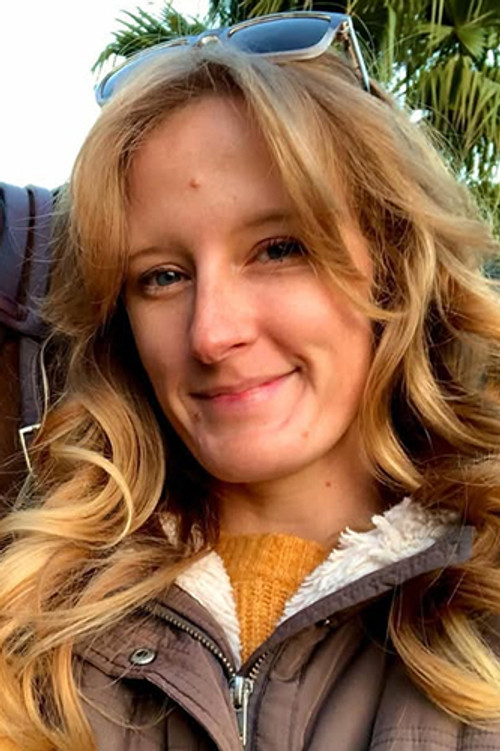 Kimberley Barker as Guard Roe