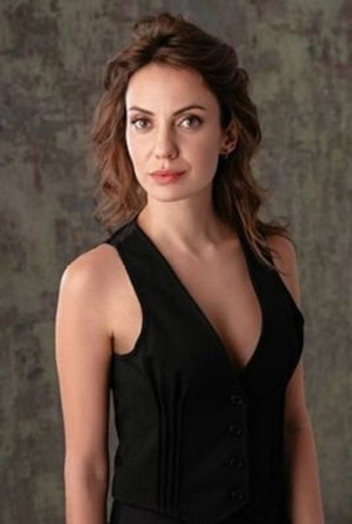 Güneş Emir as Melis
