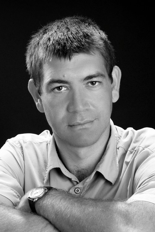 Lóránt Csatlós as Kopasz