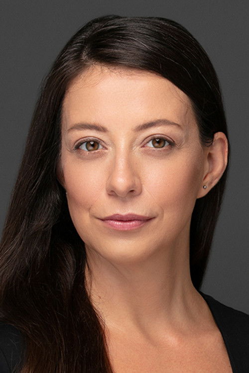 Simge Geren as Yataktaki Kadın