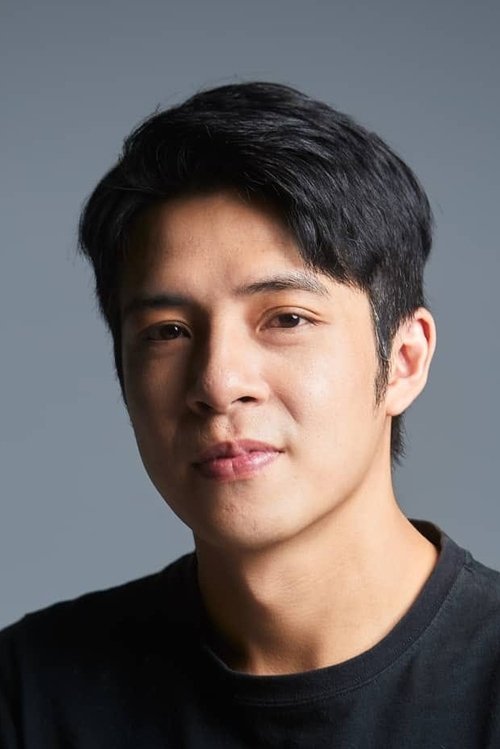 Hai-Ning Wu as Officer