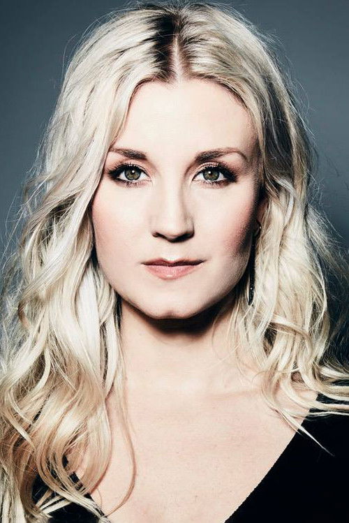 Emmi Christensson as Christine Daaé