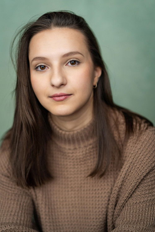 Ellie Henry as Anya Greene