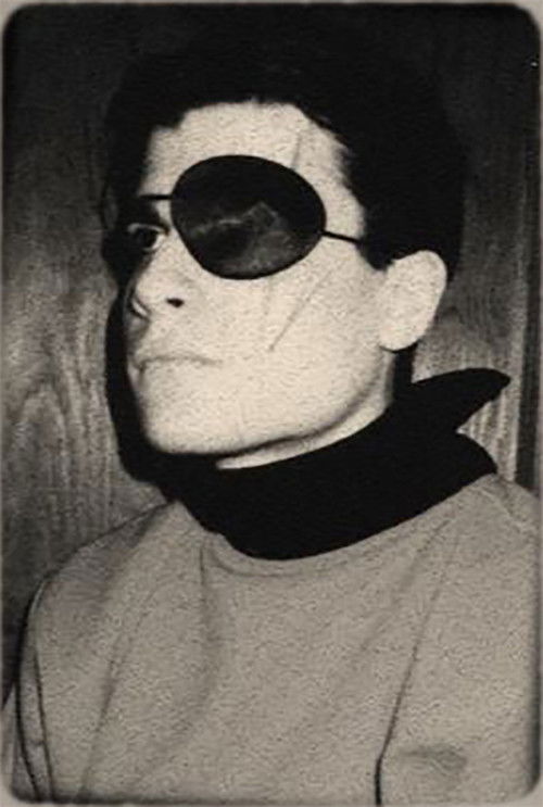 Lorenzo Gutiérrez as Man On Train