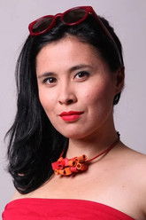 Haruna Honcoop as Commentary (voice)