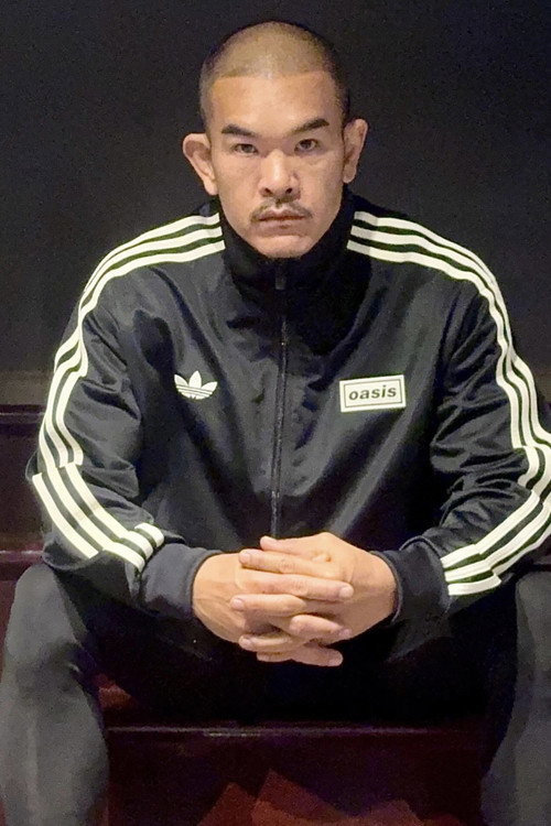 Pongpat Pathumsuwan as Fitness Center's Salesman