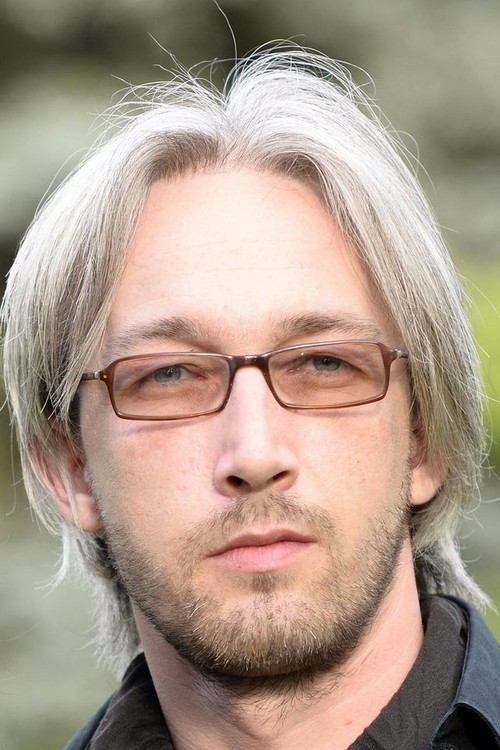 George-Ioan Hodor as Abi / ofițerul / solist / Django