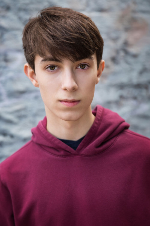 Lucas Oktay as Young Luke