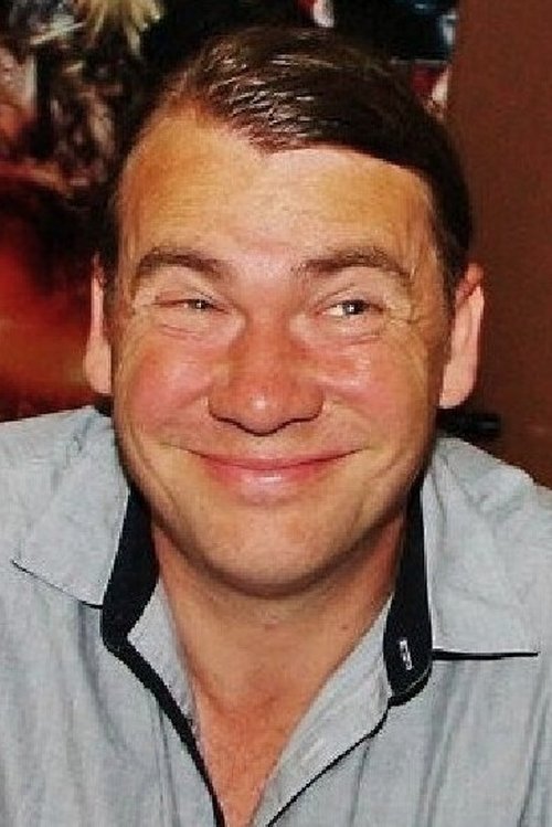 Gilbert Rödiger as Gilli