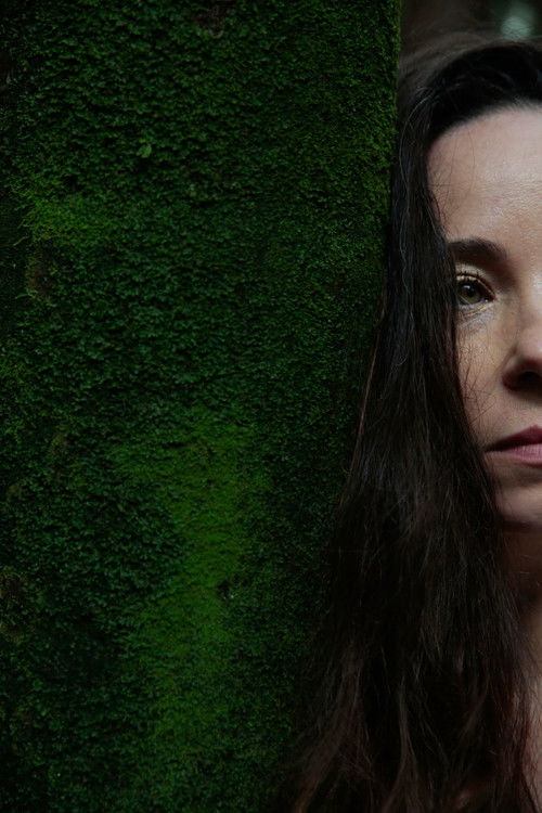 Fernanda Stefanski as 