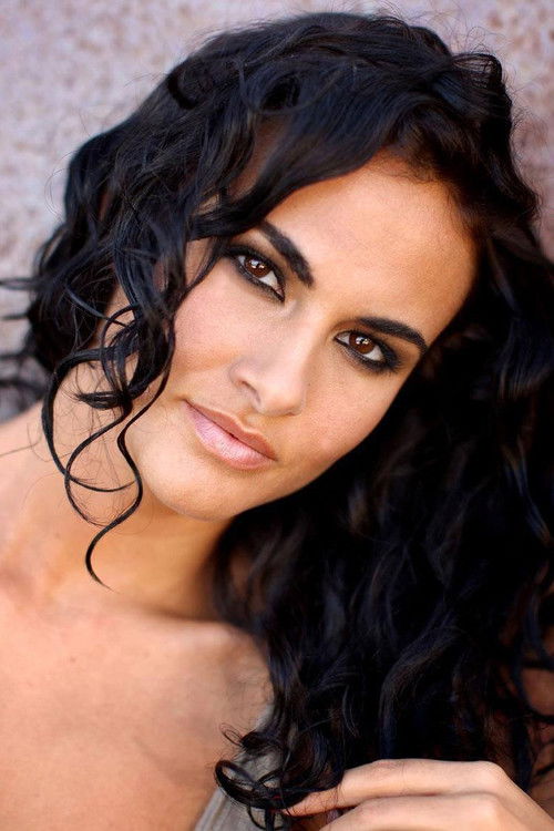 Débora Ghira as Patrícia