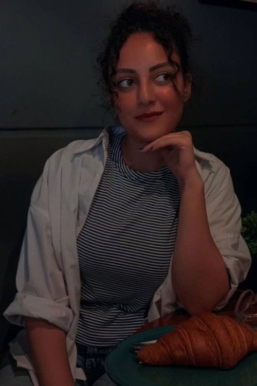 Dimeana Sidkey as Sara