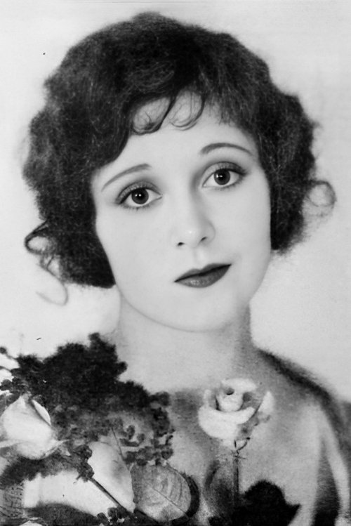 Nola Luxford as Diana