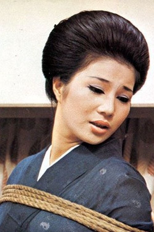 Naomi Tani as Akiko(秋子)