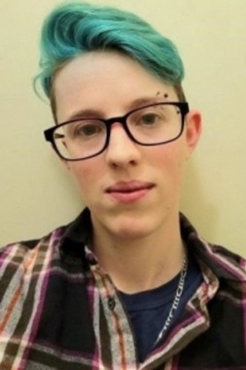 Lysandre Nury as Loé