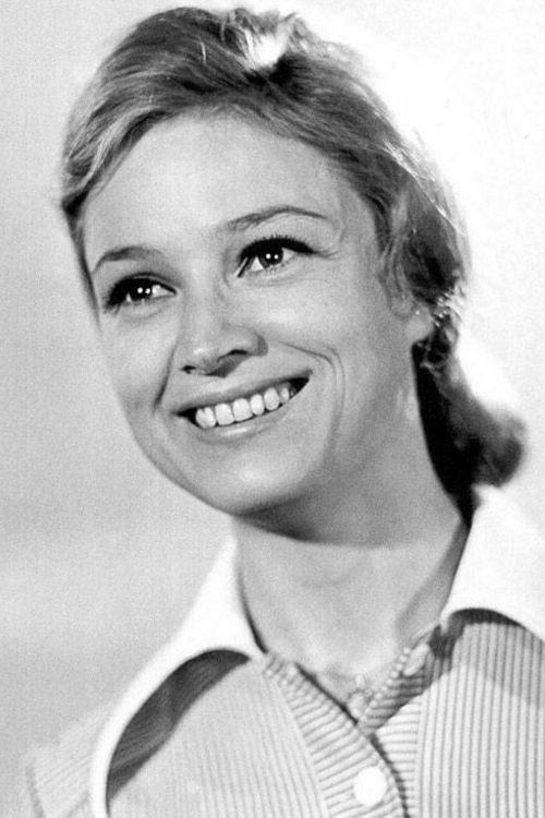 Lyubov Virolainen as Татьяна, экскурсовод