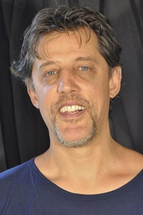 Raul Barretto as Hélio