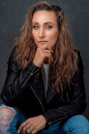 Amanda Larcombe as Evanora