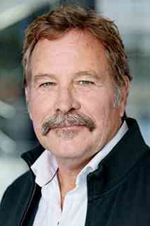 Lars Kiilerich as Uniformed Officer