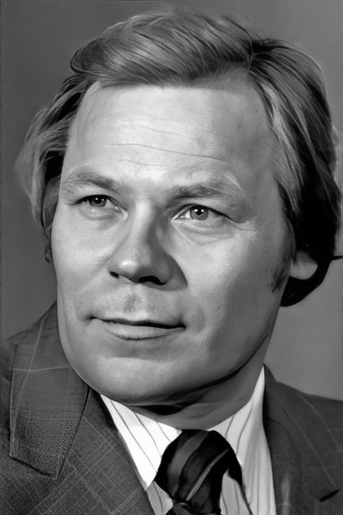 Yuriy Oskin as Краюшкин