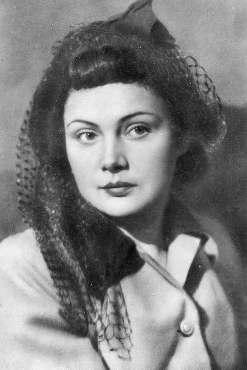 Galina Sergeyeva as Zoya Vladimirovna Strelnikova