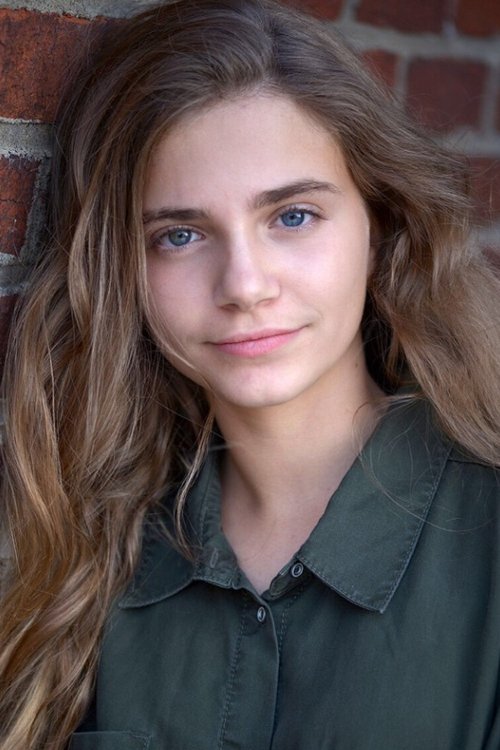 Lola Rossignol-Arts as Lara