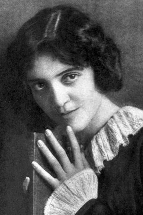 Hazel Buckham as Señorita Travarito