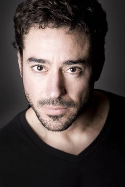 Eduardo Rejón as Medico Spagnolo
