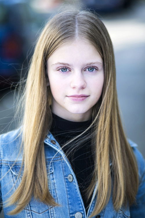 Poppie Boyes as Holden Hopp