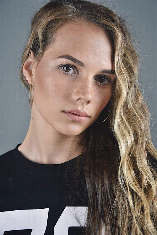 Anastasiya Loshakova as Agniya