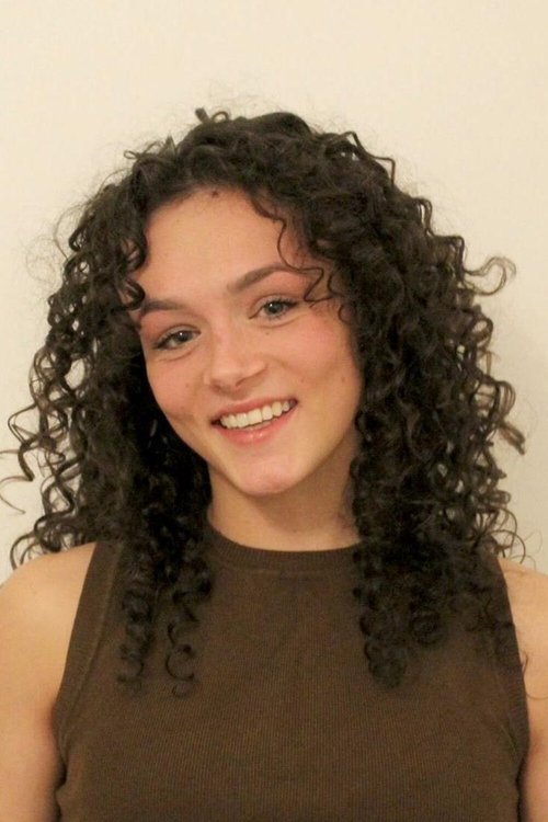 Frankie Box as Leigh