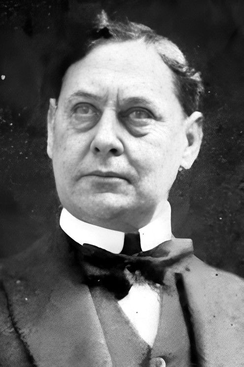 Templar Saxe as Stanley Fielding