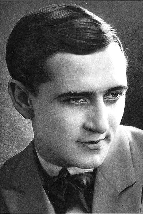 Jean-Louis Allibert as Le directeur de l'hôtel